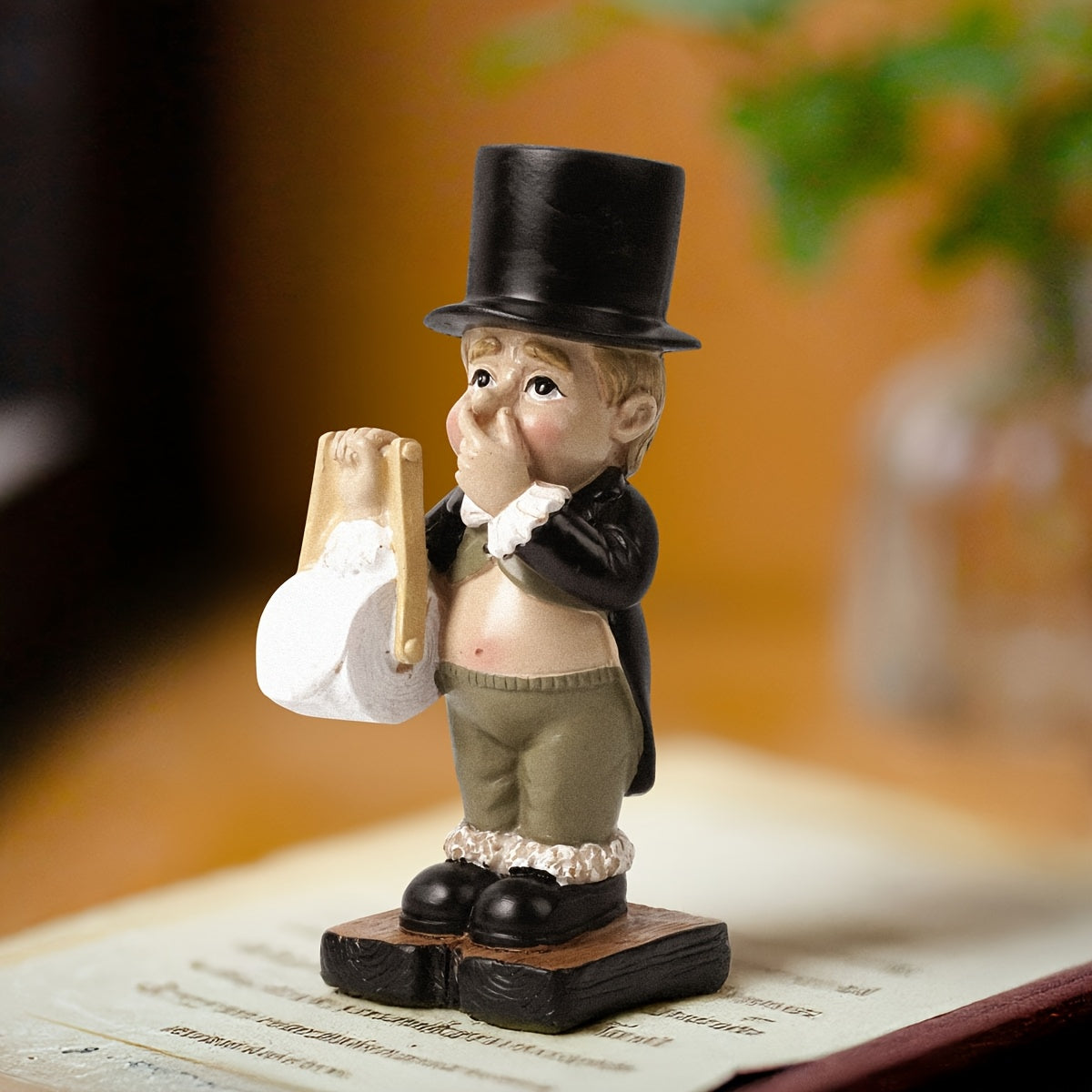 1pc Elegant Gentleman Tissue Holder Statue, Resin Cartoon Figurine, Versatile Indoor & Outdoor Decor, Creative Gift for Christmas, Halloween, Thanksgiving - No Electricity Needed